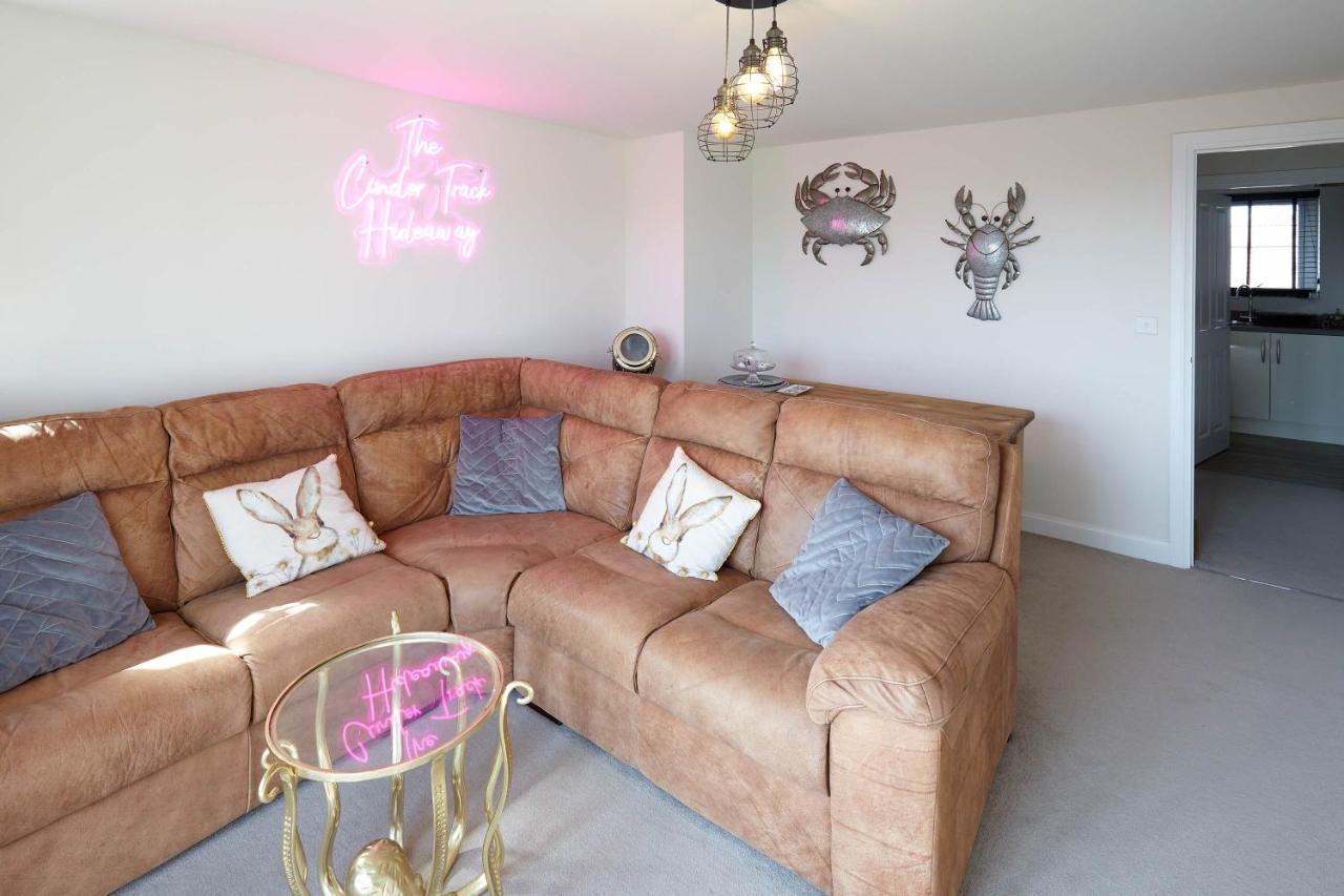 Apartment Host & - The Cinder Track Hideaway